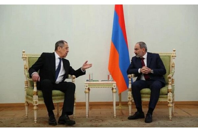 Paşinyan Lavrovla görüşdü 