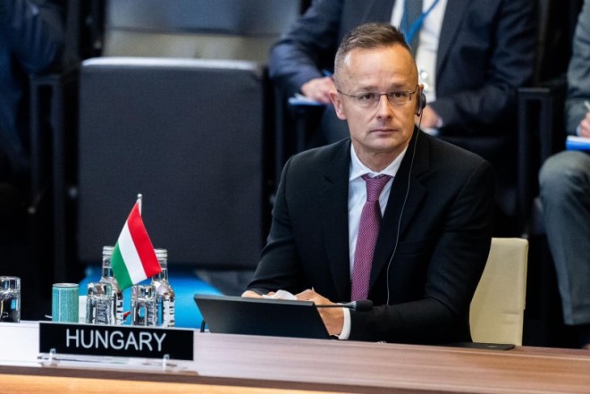 Peter Siyarto Ukraynanı ittiham edib
