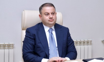 İcra başçısı məktəb müəllimini özünə müavin təyin etdi