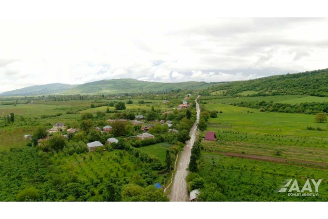 12 yaşayış məntəqəsini əhatə edən yol yenidən qurulur - VİDEO/FOTO