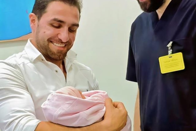 Talıb yeni doğulan qızı ilə - Fotolar