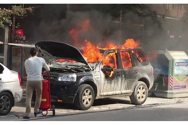 Bakıda "Jeep" yandı - VİDEO