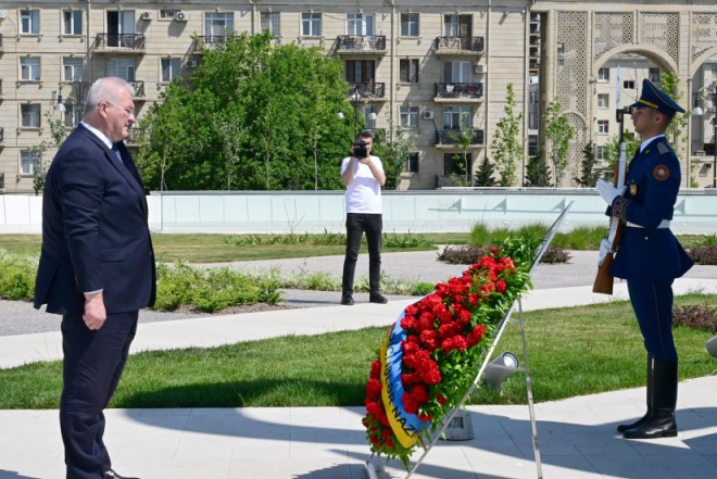Andrey Sibiqa Zəfər parkını və Şəhidlər xiyabanını ziyarət etdi - FOTOLAR