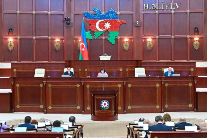 Yaz sessiyasının son iclası keçirilir – Deputatları hansı məsələlər gözləyir?