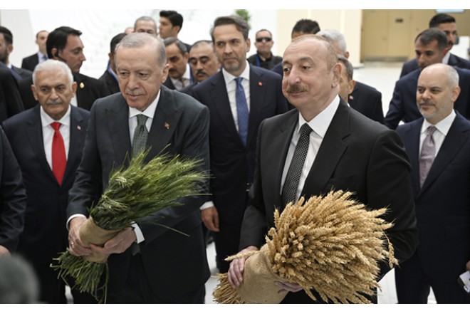 Əliyevlə Ərdoğana simvolik hədiyyə edildi - FOTO