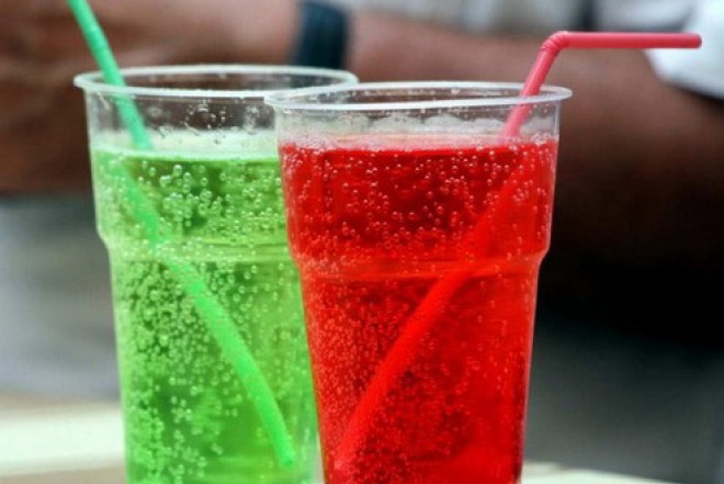 Şirin içkilər diabet riskini ciddi şəkildə artırır – Alimlərdən xəbərdarlıq