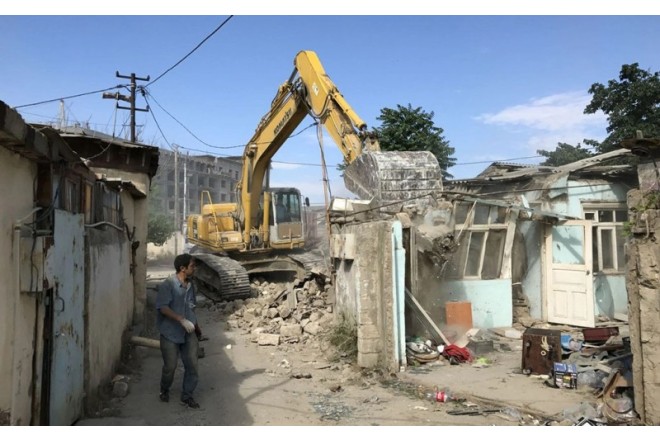Bakıda söküntü işləri başladı - Ünvanlar