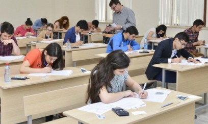 İmtahanda nəzarətçi köçürməyə şərait yaradıb, XARİC EDİLİB