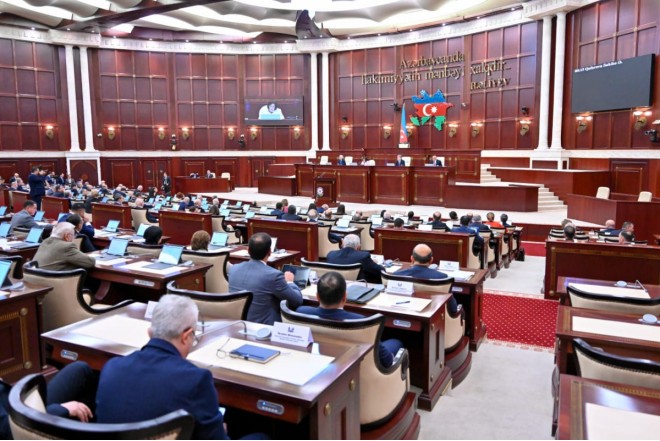 Parlamentdə 2024-cü ilin büdcə xərclərinə baxış keçirilir