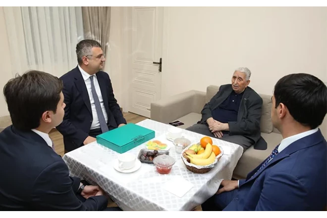 Həmkarlar İttifaqının rəsmiləri Arif Babayevi ziyarət etdilər 