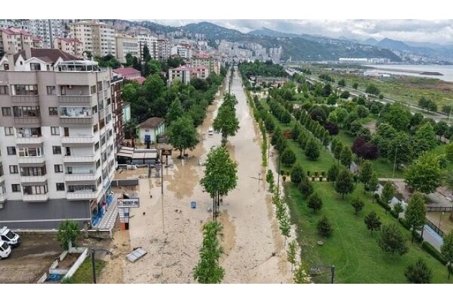 Trabzonu sel basdı, bir nəfər itkin düşdü