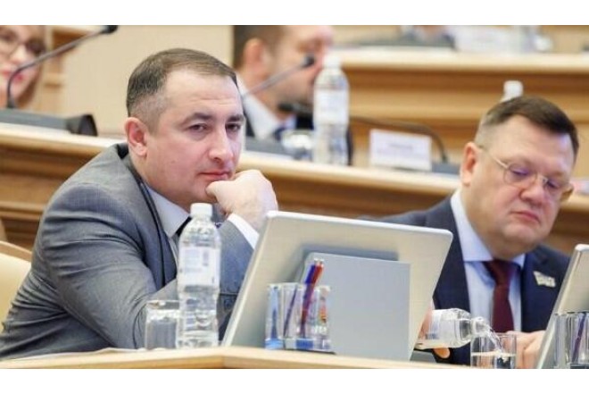 Azərbaycanlı deputat qalmaqallı çıxışdan sonra ölkədən qaçdı 