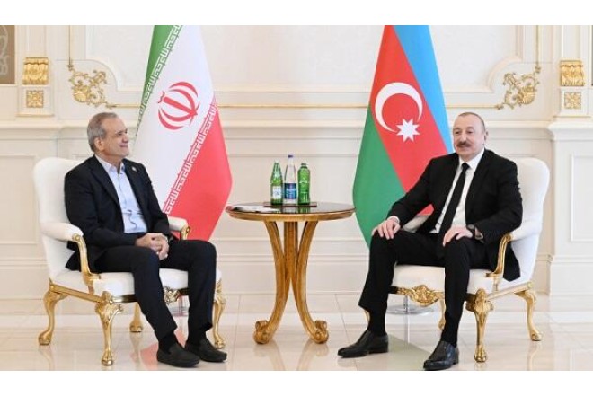 İlham Əliyev Pezeşkianla danışdı 