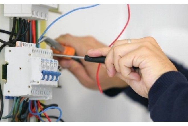 44 yaşlı kişini elektrik cərəyanı vurdu 