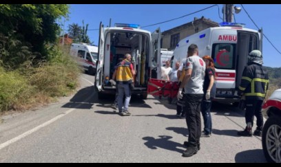 Mikroavtobus divara çırpıldı: Yaralılar var