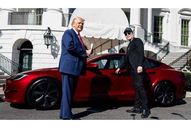 Tramp Maskın “Tesla”sından imtina edir 