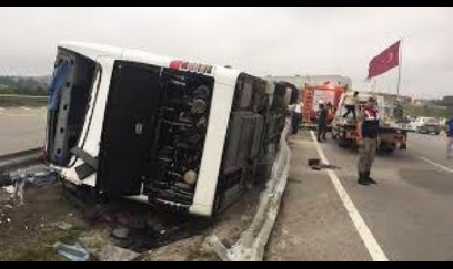 Sərnişin avtobusu aşdı: 1 ölü, 26 yaralı