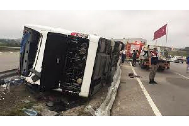 Sərnişin avtobusu aşdı: 1 ölü, 26 yaralı