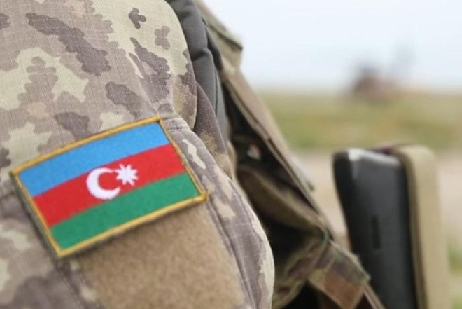 Hərbi formanı icazəsiz geyindi – Cərimələndi