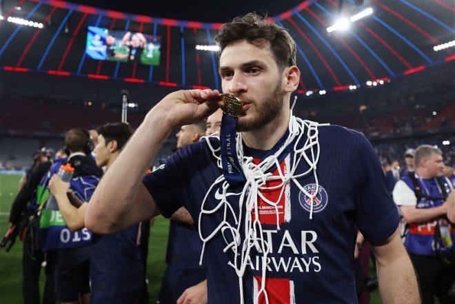 Məşhur gürcü futbolçu Kanda qarət olundu 