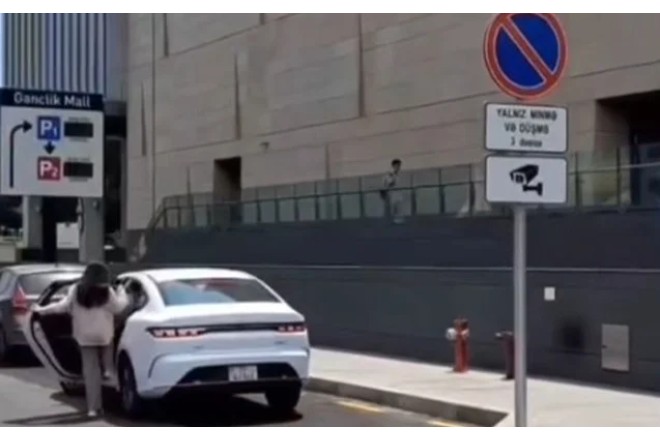 “Gənclik Mall”un önündə sərnişinlər üçün rahatlıq – minib-düşmək artıq mümkündür + VİDEO
