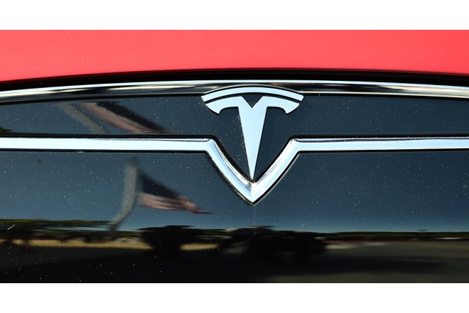 “Tesla” sürücüsüz taksinin rəsmi sınağına başladı 