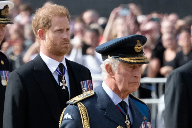 Britaniya kralı xərçəngdən sağalmayacaq -"Daily Telegraph"