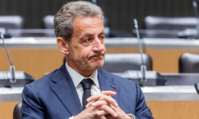 Sarkozi "Fəxri Legion" ordenindən məhrum edilib 