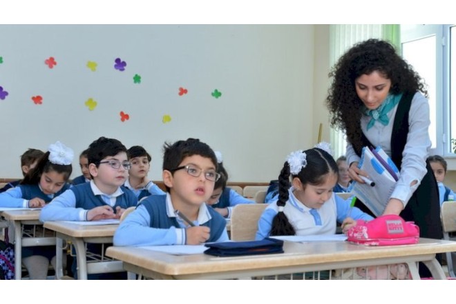 Azərbaycanda müəllimlərin MAAŞI ARTIB