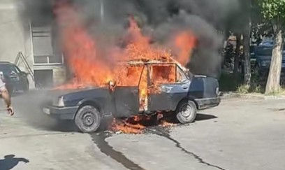 Qaxda  avtomobil yanıb 