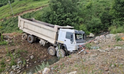 Kəlbəcərdə ağır yol qəzası: Sürücü hadisə yerində ölüb- FOTOLAR