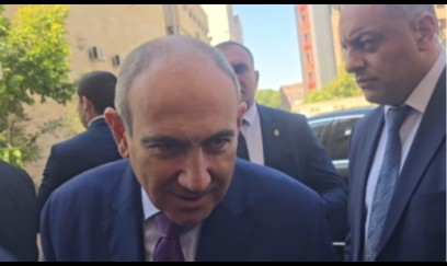 Ölkə çalxalanır, Paşinyan jurnalistlərə "məni narahat etməyin" deyir - VİDEO