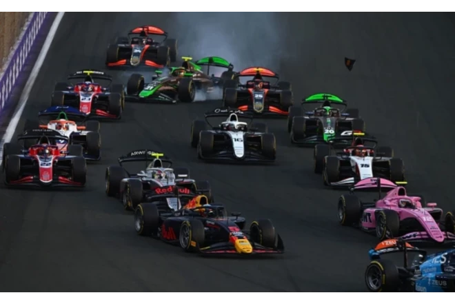 "Formula-2" də avtomobillər aşmasına görə yarış dayandırılıb 