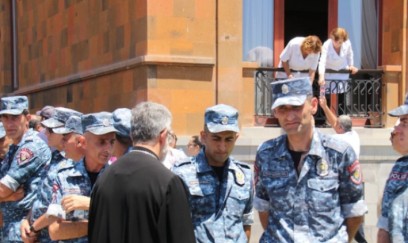 Ermənistan polisi həbs edilmiş din xadimlərinin əmlaklarını araşdırır