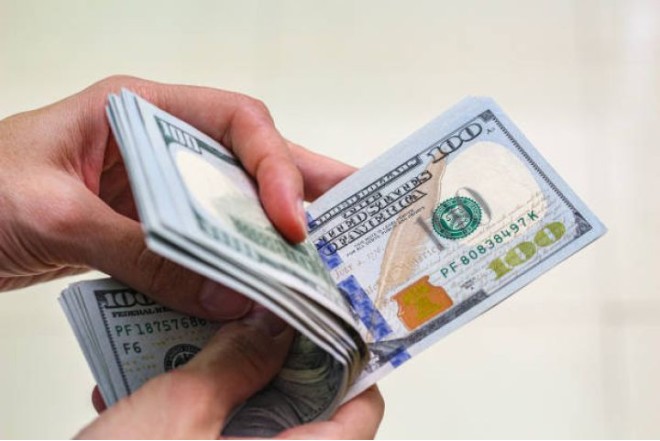Dollar almaq istəyənlərin NƏZƏRİNƏ