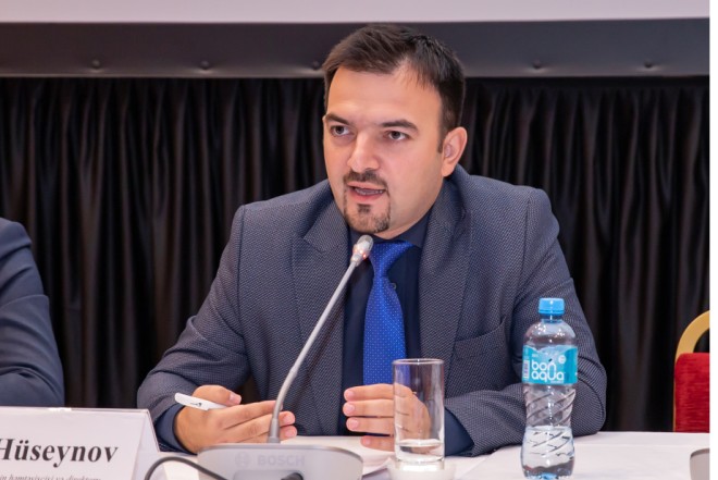 "Tramp Nobel mükafatı üçün vasitəçiliyə can atır" – Rusif Hüseynov