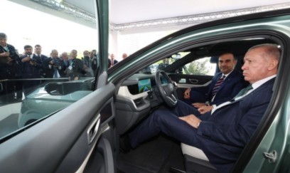 Ərdoğan "TOGG"un yeni modeli ilə test sürüşü edib 