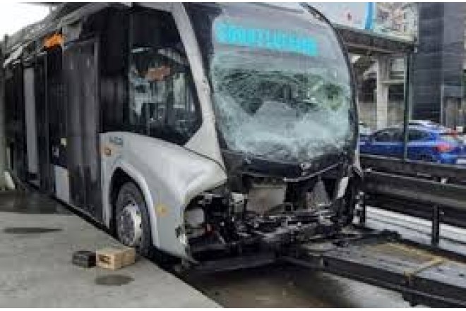 İstanbulda mikroavtobusda yanğın baş verib 