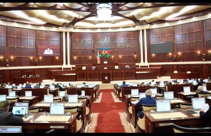 Deputatlar yenidən toplaşır - Gündəlikdə 15 məsələ var