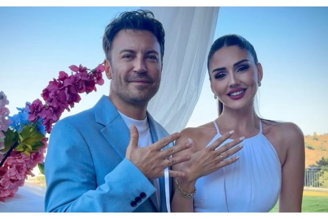 Tanınmış aktyor aparıcı ilə nişanlandı - FOTO