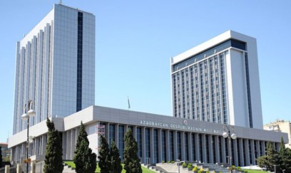 Parlament yay tətilinə çıxdı