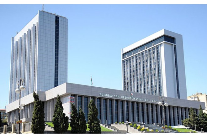 Parlament yay tətilinə çıxdı