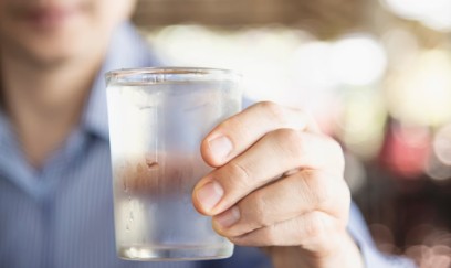 İsti havada soyuq su içirsiniz? - Sağlamlığınız təhlükədədir