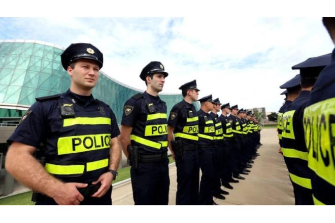 Gürcüstanda polislərə hücum olub, 3 əməkdaş yaralanıb