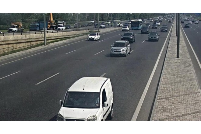 Heydər Əliyev propektində körpüdə yol qəzası olub - FOTO