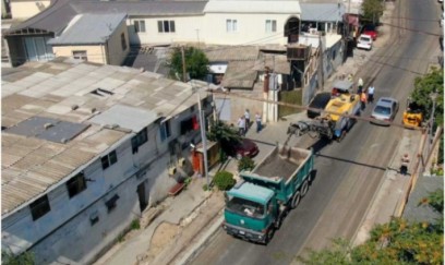 Bakıda Eldar Babayev küçəsi təmir olunur