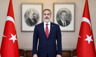 Hakan Fidan “IDEF 2025”də Azərbaycan stendi ilə tanış olub 