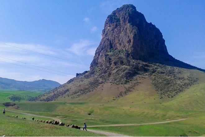 Xalqa görə bir birini öldürmək istəməyən KİŞİlər- FOTO