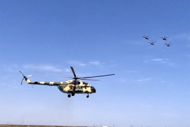 Hərbi pilotlar təlim-məşq uçuşlarını icra ediblər