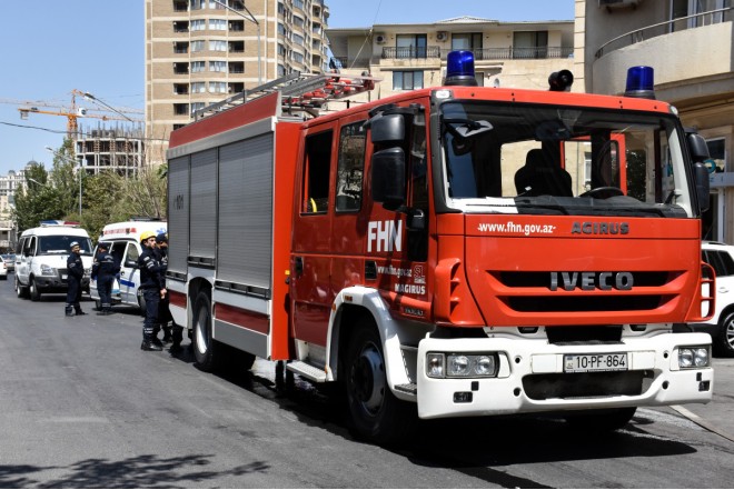 Gəncədə yaşayış binasının dam örtüyündə yanğın olub 
